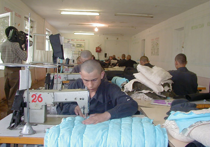 61-зона, Шайхали, Кашкадарья. Швейное производство. В той же комнате.
